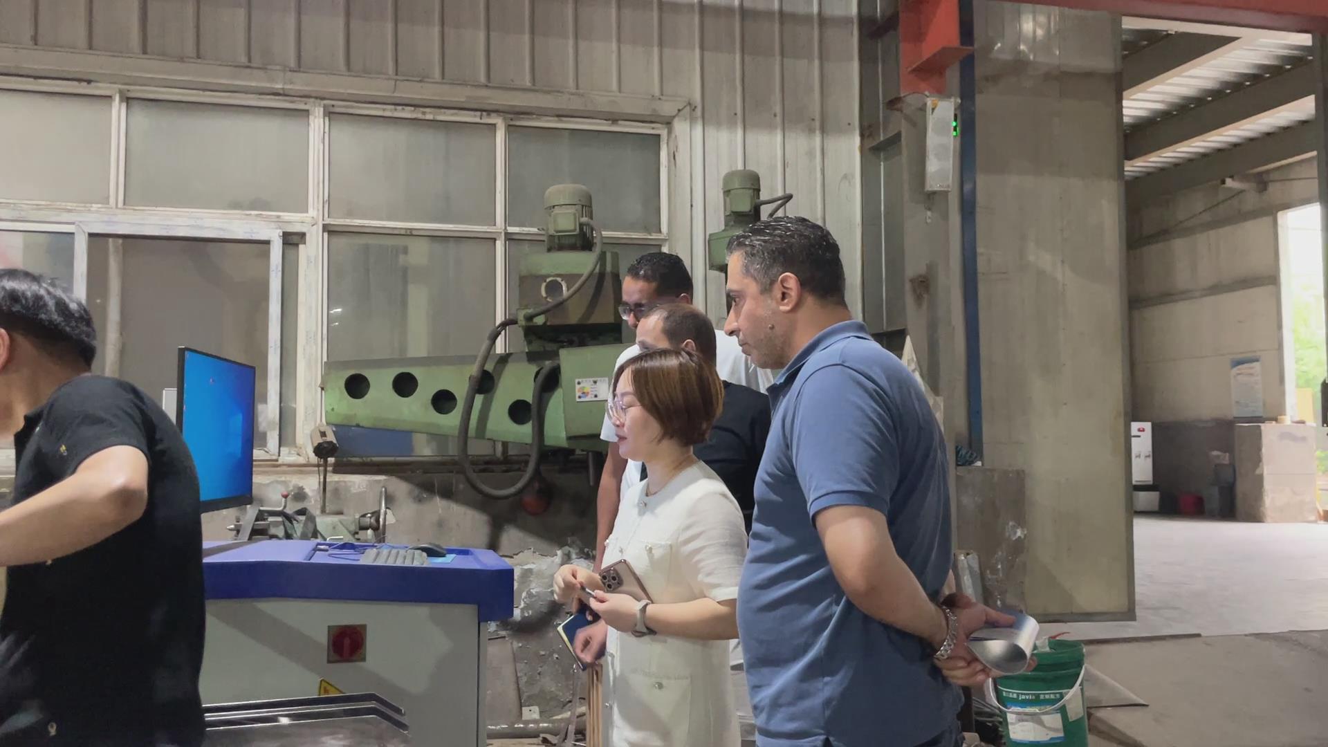 外國友人試機(jī)視頻